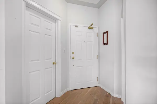 2422 Erlton ST SW #305, Calgary, AB T2S 3B6