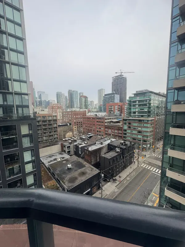 180 Front ST E #1111, Toronto C08, ON M5A 0A9