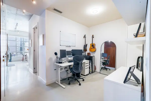 23 Brant ST #1002, Toronto C01, ON M5V 2L5