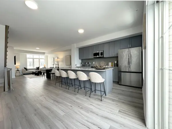 1655 Palmers Sawmill RD #404, Pickering, ON L1X 0R3