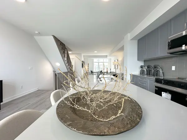 1655 Palmers Sawmill RD #404, Pickering, ON L1X 0R3