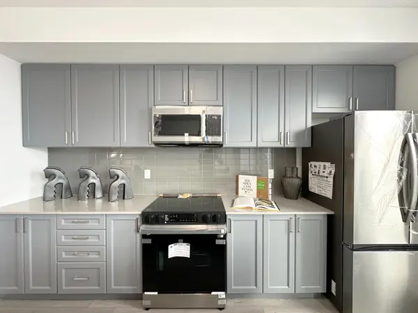 1655 Palmers Sawmill RD #404, Pickering, ON L1X 0R3