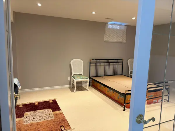 48 Sir Stevens DR #Bsmt, Vaughan, ON L6A 0Z7