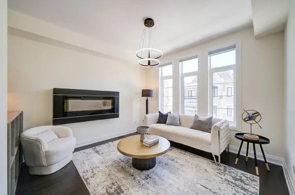 17 Duncombe LN, Richmond Hill, ON L4C 1C2