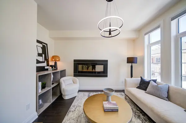 17 Duncombe LN, Richmond Hill, ON L4C 1C2