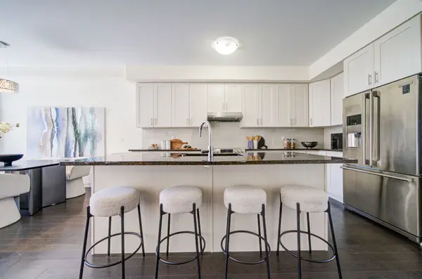 17 Duncombe LN, Richmond Hill, ON L4C 1C2