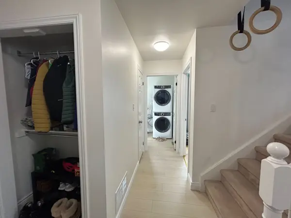 32 Ryan CT #Main, Barrie, ON L4M 6N7