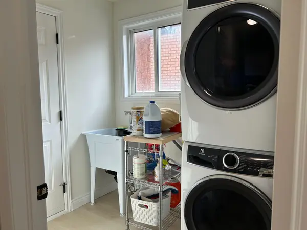 32 Ryan CT #Main, Barrie, ON L4M 6N7