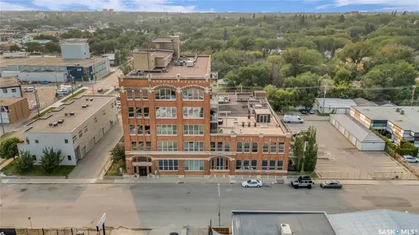 211 D AVENUE N #105, Saskatoon, SK S7L 1M7