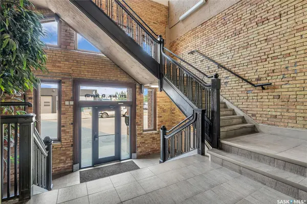 211 D AVENUE N #105, Saskatoon, SK S7L 1M7