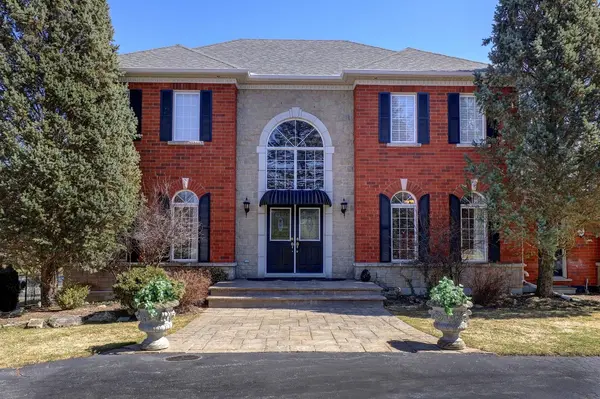 8 Deer Run CRES, Halton Hills, ON L7J 2L7