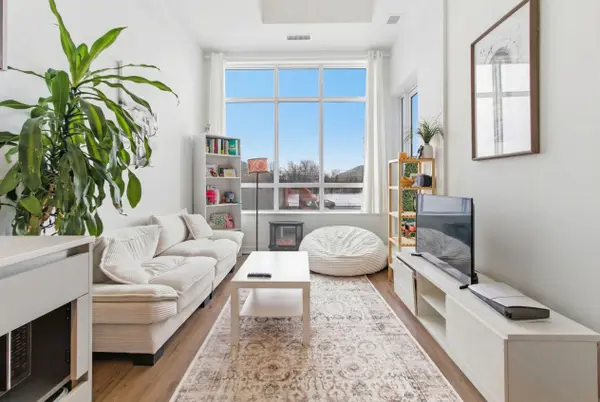 395 Dundas ST W #117, Oakville, ON L6M 5R8