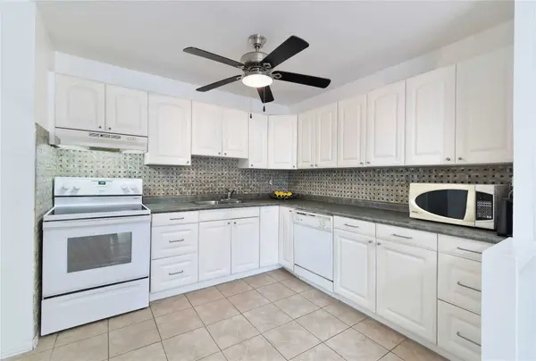 1016 Falgarwood DR #41, Oakville, ON L6H 2P5