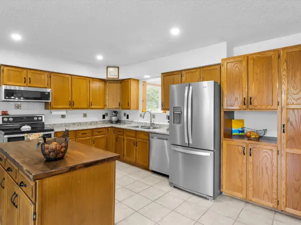 1062 Skyline DR, Armour, ON P0A 1C0