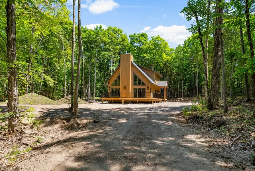 743 Lakewoods DR, Madawaska Valley, ON K0J 1B0