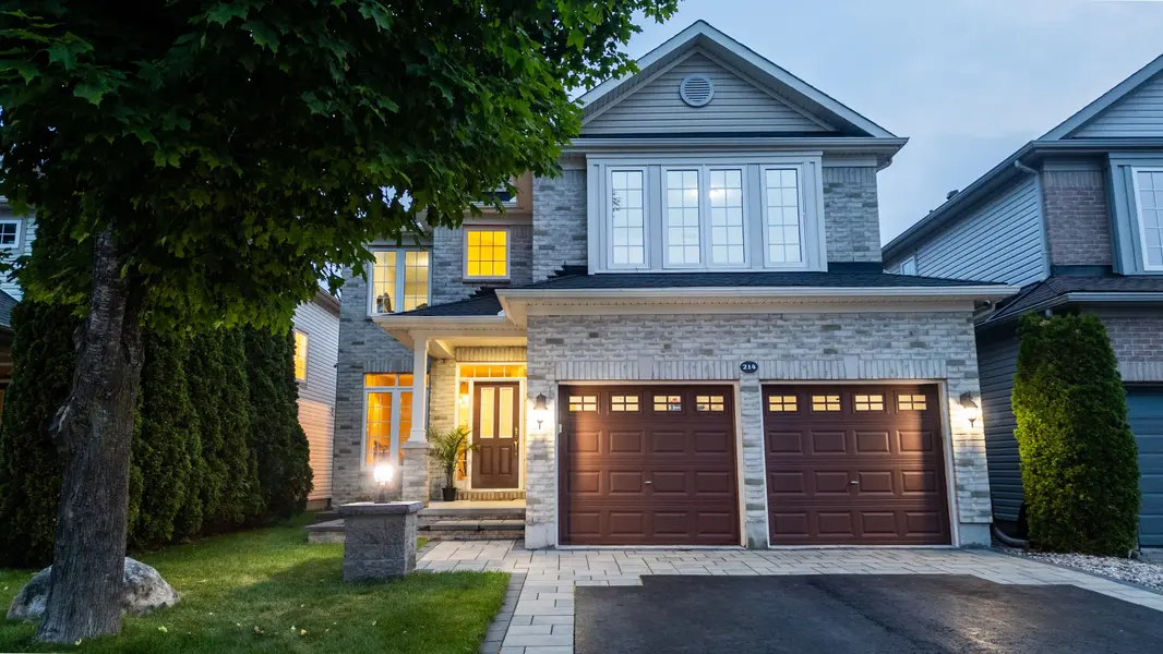 214 Castlegarth CRES, Barrhaven, ON K2J 5N6