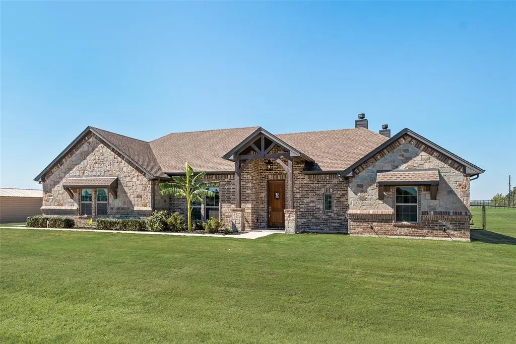 416 Christian Way, Azle, TX 76020