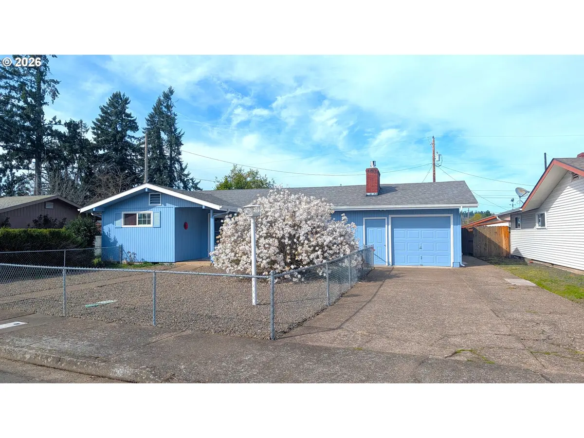 1050 E JACKSON AVE, Cottage Grove, OR 97424
