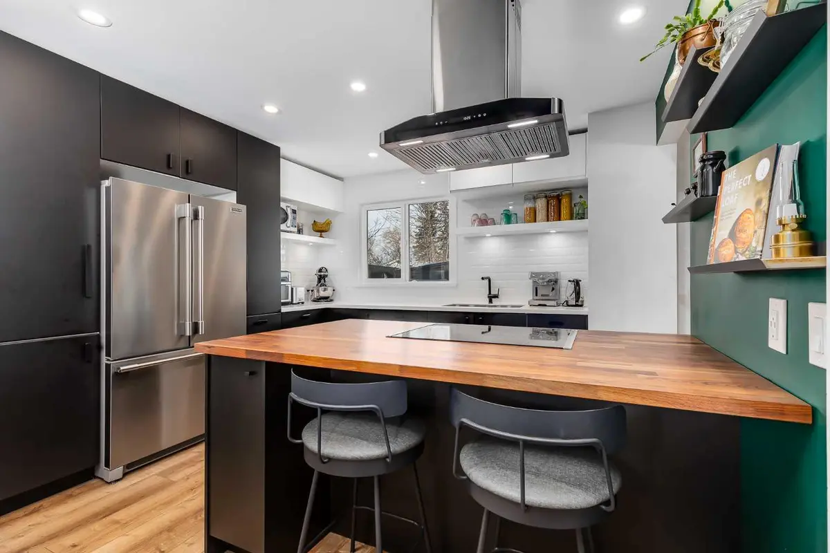 3011 32A AVE SE, Calgary, AB T2B 0J9