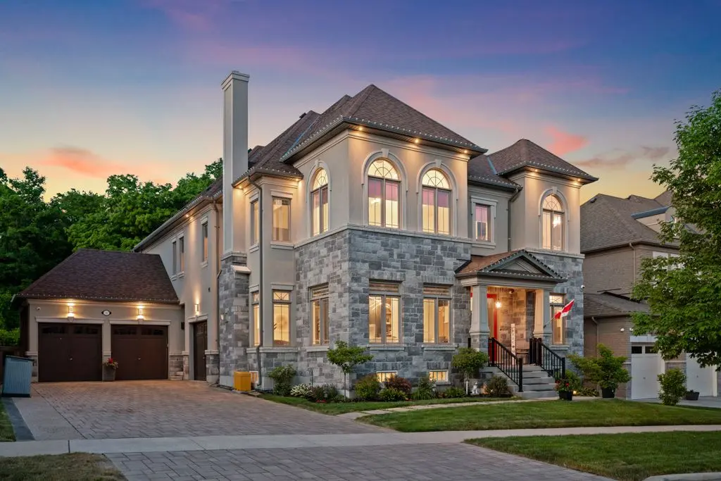 10 Crown Forest CT, Brampton, ON L6Y 2Y5