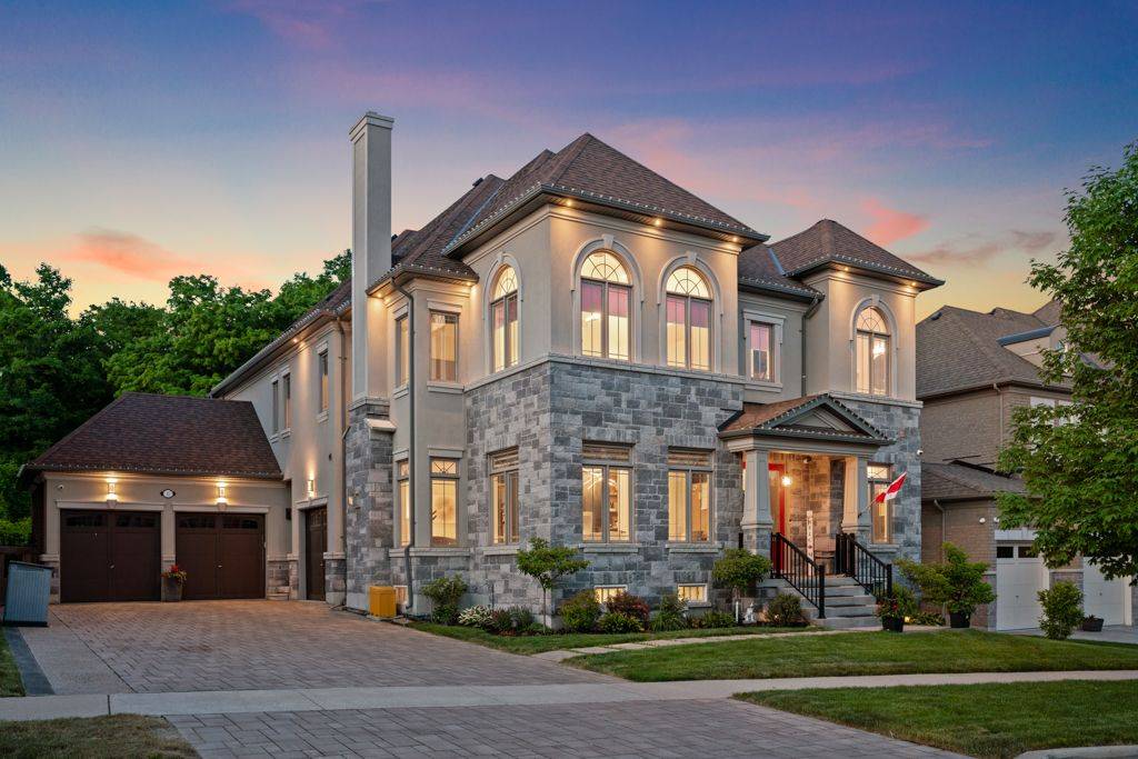 10 Crown Forest CT, Brampton, ON L6Y 2Y5