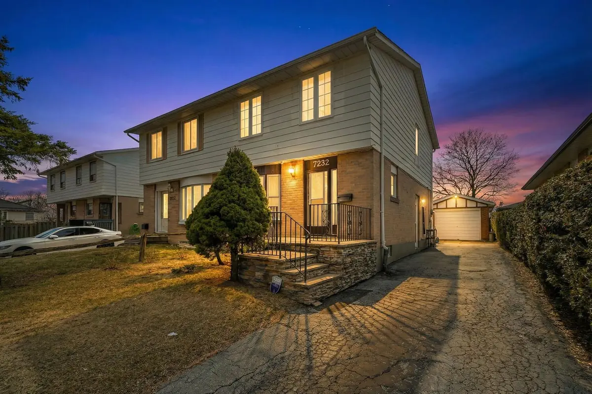 7232 Redfox RD, Mississauga, ON L4T 2L8