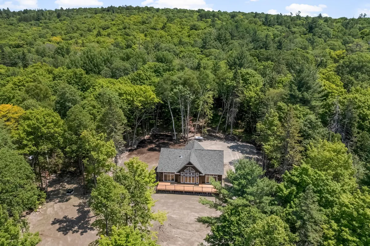 747 Lakewoods DR, Madawaska Valley, ON K0J 1B0
