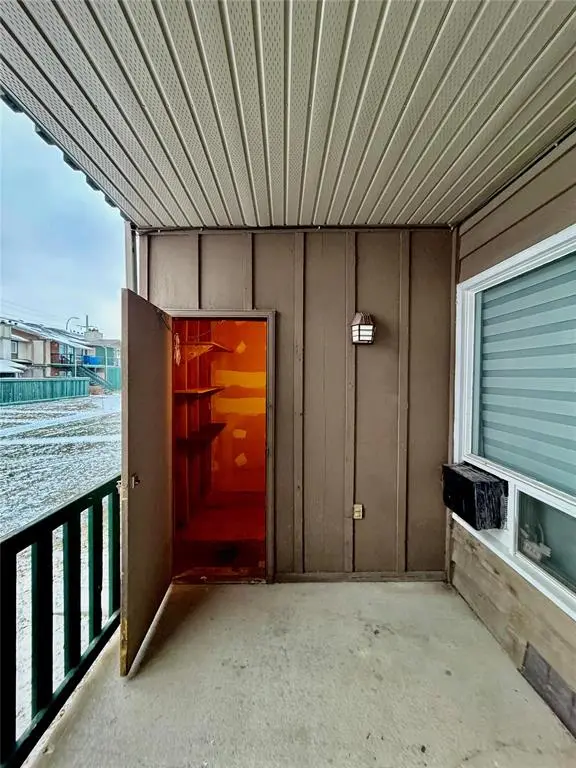 241 Kinver AVE, Winnipeg, MB R2R 1G6