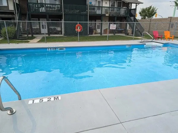 241 Kinver AVE, Winnipeg, MB R2R 1G6