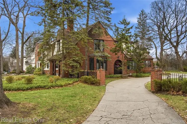 939 S HIGHLAND ST, Dearborn, MI 48124