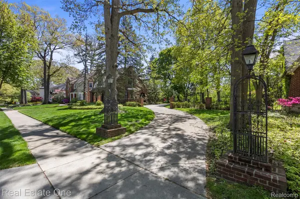 939 S HIGHLAND ST, Dearborn, MI 48124