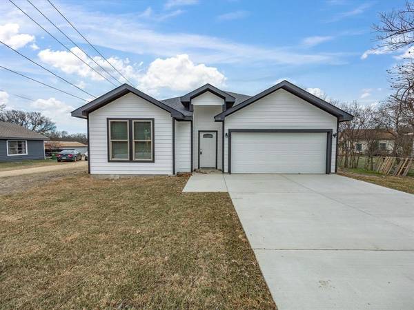 108 N Couch Street, Italy, TX 76651