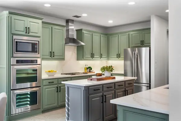 810 Senna Drive, Lantana, TX 76226