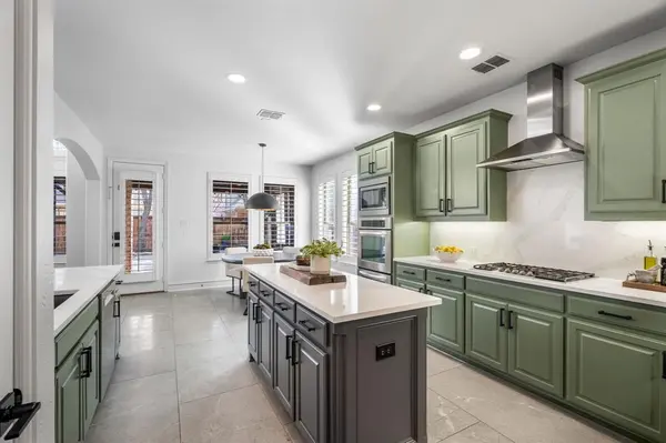 810 Senna Drive, Lantana, TX 76226