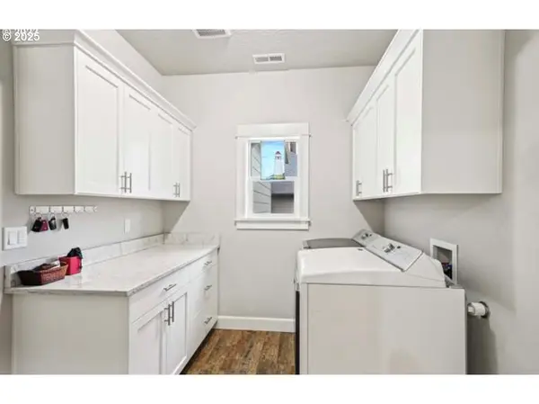 6884 Forrest Ridge DR, Springfield, OR 97478