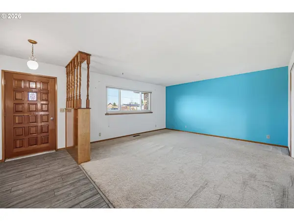 704 TOLIVER RD, Molalla, OR 97038