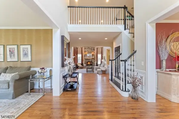 18 Laurel Ct, Branchburg Twp., NJ 08876