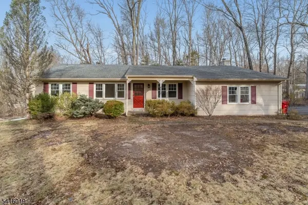 14 Fawn Dr, Clinton Twp., NJ 08833