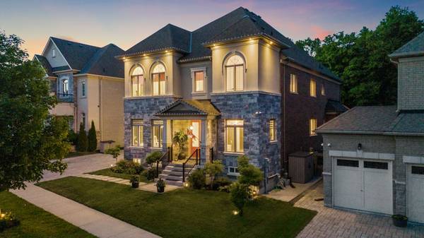 10 Crown Forest CT, Brampton, ON L6Y 2Y5