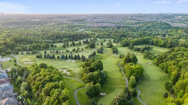 10 Crown Forest CT, Brampton, ON L6Y 2Y5