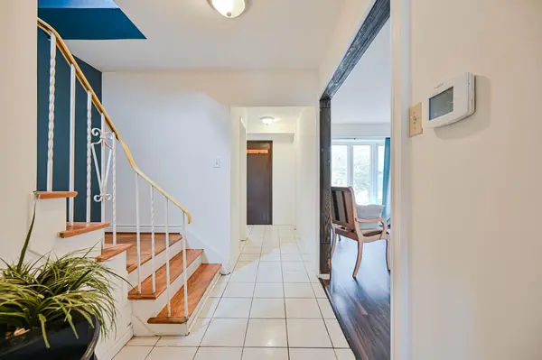 7232 Redfox RD, Mississauga, ON L4T 2L8