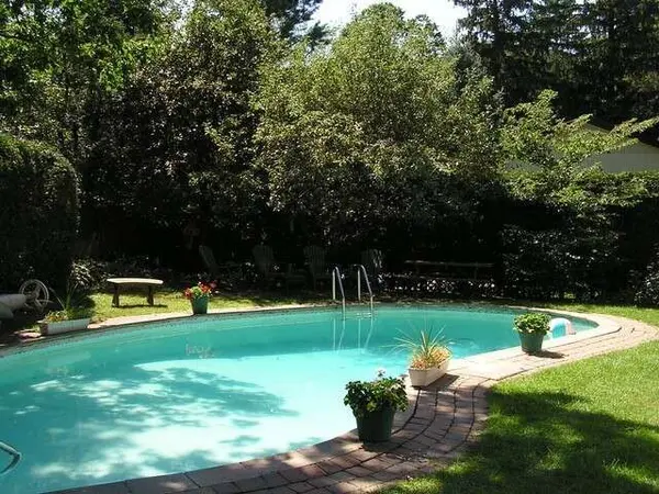 60 Mariposa AVE, Rockcliffe Park, ON K1M 0V1