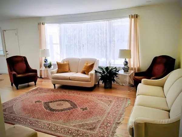 60 Mariposa AVE, Rockcliffe Park, ON K1M 0V1