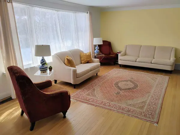 60 Mariposa AVE, Rockcliffe Park, ON K1M 0V1