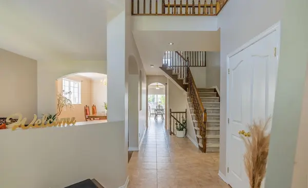 214 Castlegarth CRES, Barrhaven, ON K2J 5N6