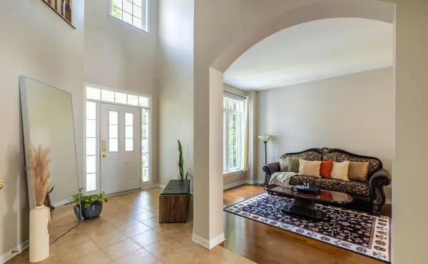 214 Castlegarth CRES, Barrhaven, ON K2J 5N6