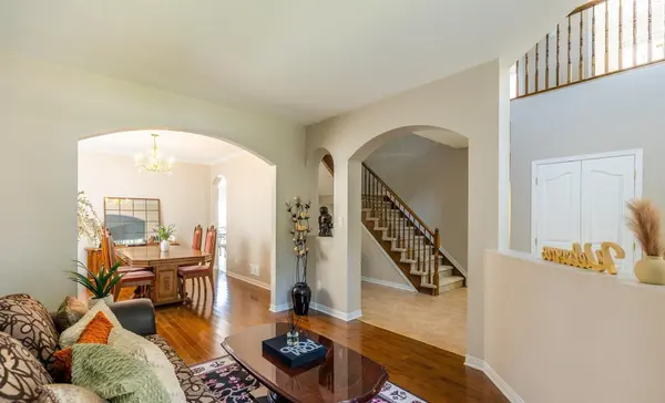 214 Castlegarth CRES, Barrhaven, ON K2J 5N6