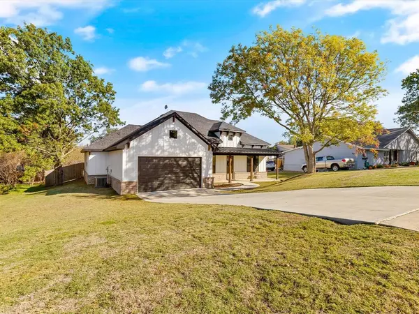 703 Ridgeway Road, Joshua, TX 76058
