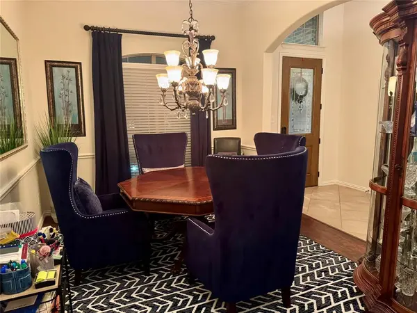 613 Buelwood Court, Desoto, TX 75115