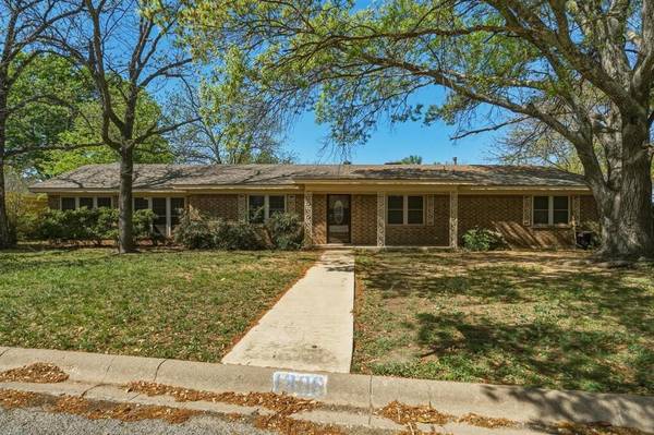 1306 Westhill Lane, Coleman, TX 76834